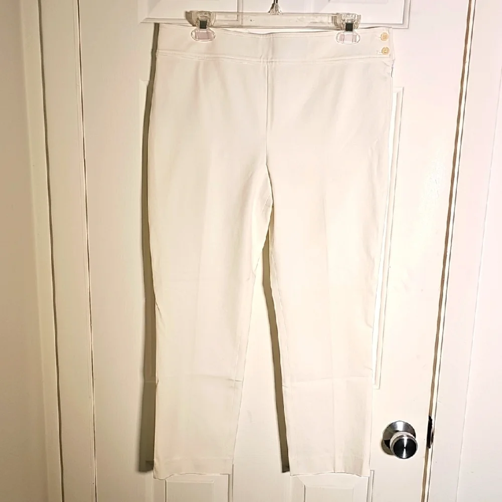 Ralph Lauren Women's‎ White Pants, Below The Knee. Size 10.